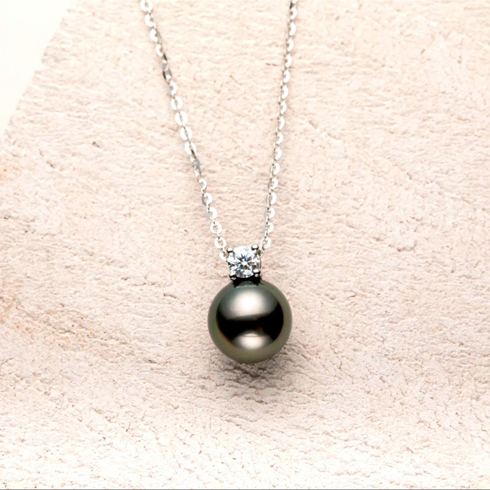 Tahiti necklace with lab diamond moissanite